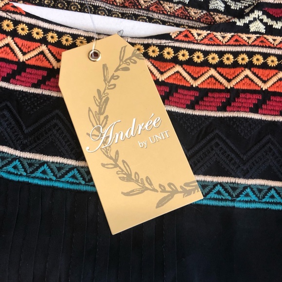 Andree by Unit embroidered Womens Black Short Sleeve Rayon top NWT fits 1x-3x - Picture 4 of 5